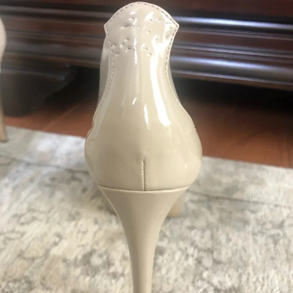 Guess Cream Heels - Picture 3 of 8